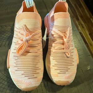 Adidas Prime-knit pink size 8 new never worn